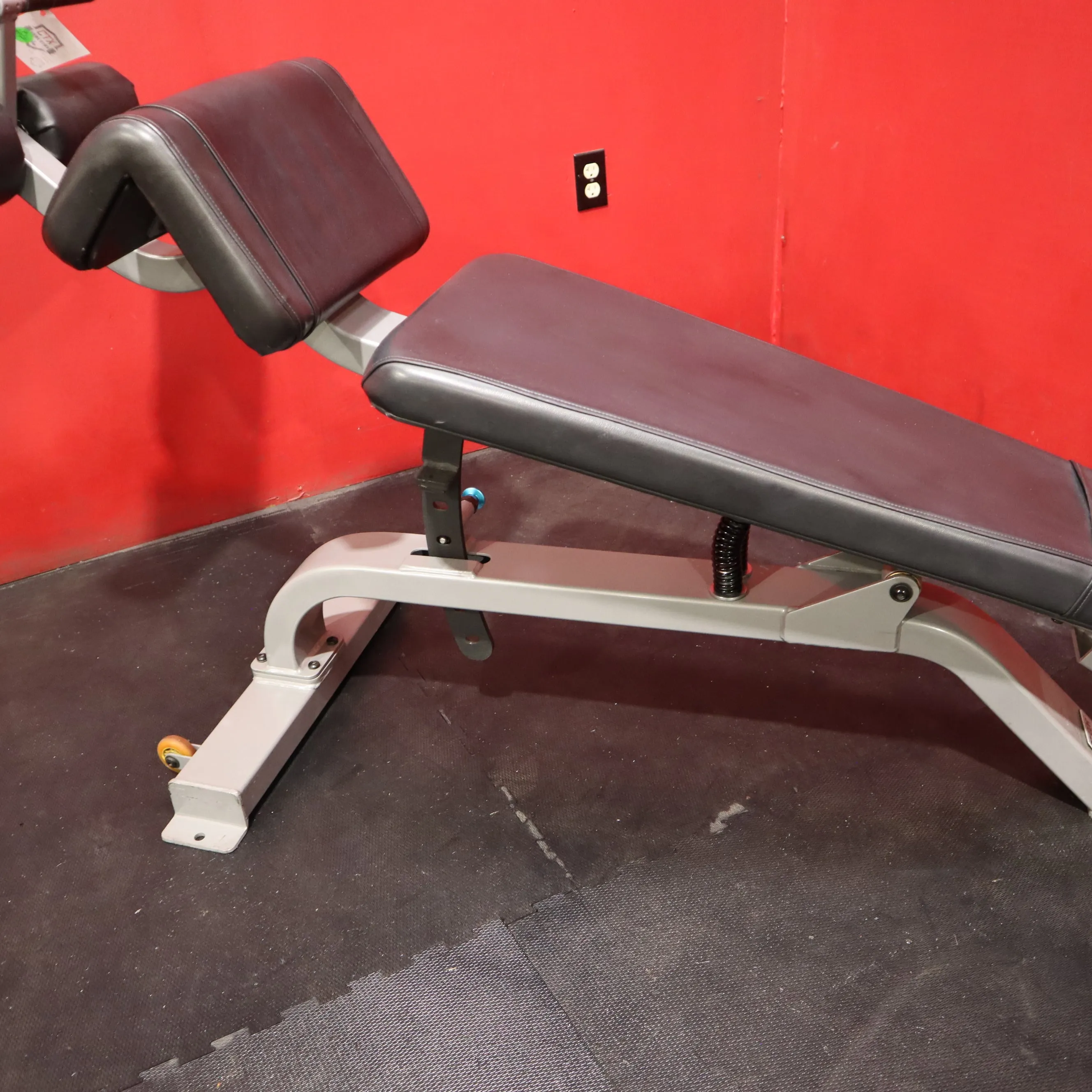 Precor Icarian Adjustable Decline Bench (Refurbished)